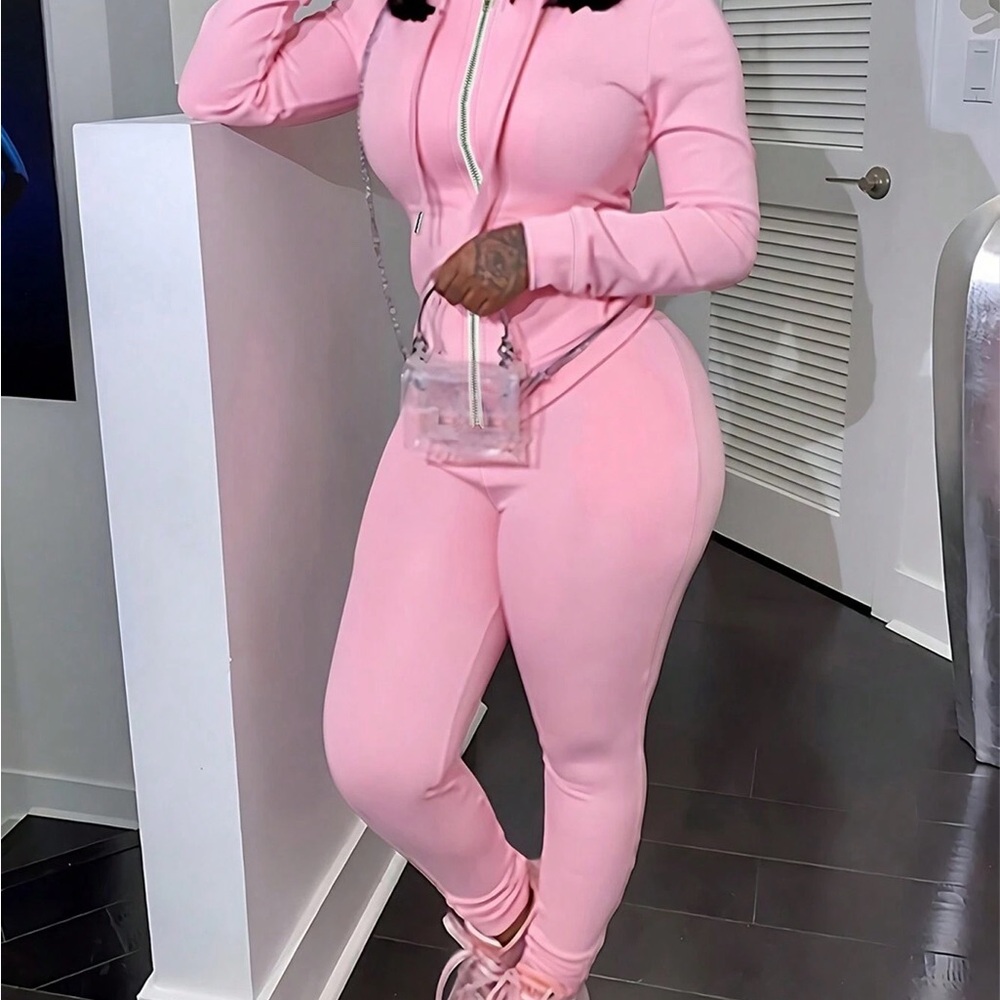 Never worn comfy cozy soft two piece jogger.